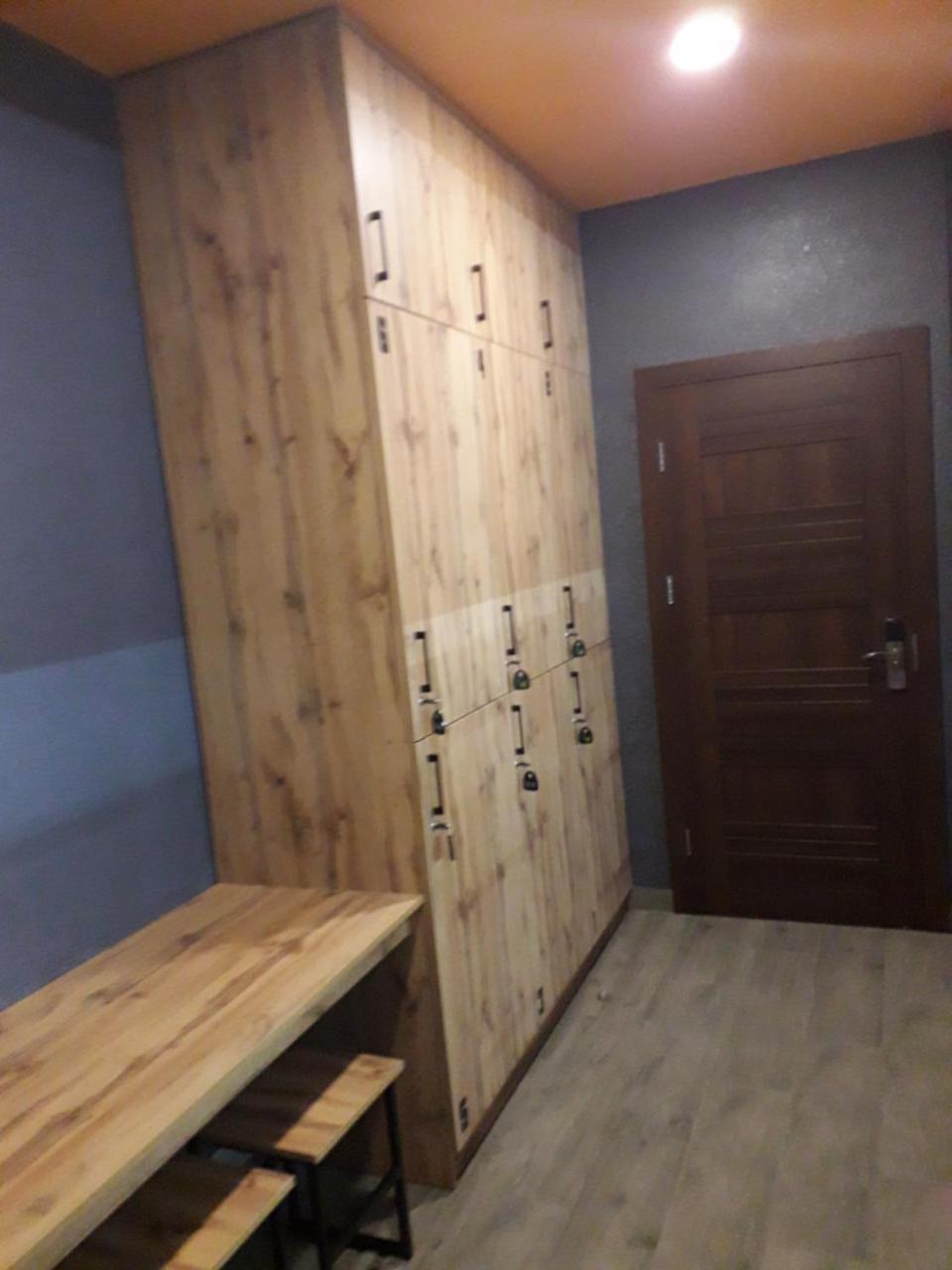 Full House Capsule Hostel Ровно Экстерьер фото